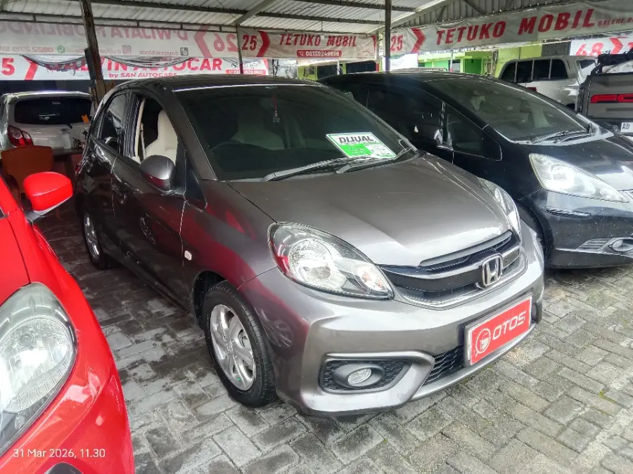 Foto Mobil Bekas Kanan Depan Honda Brio 1.2 Satya E tahun 2017