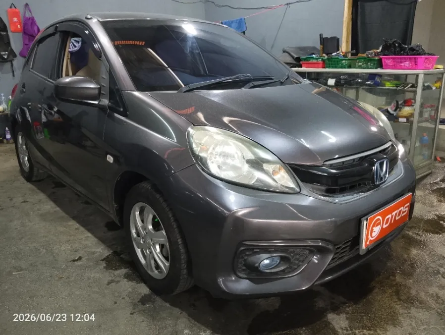 Foto Mobil Bekas Kanan Depan Honda Brio 1.2 Satya E tahun 2017
