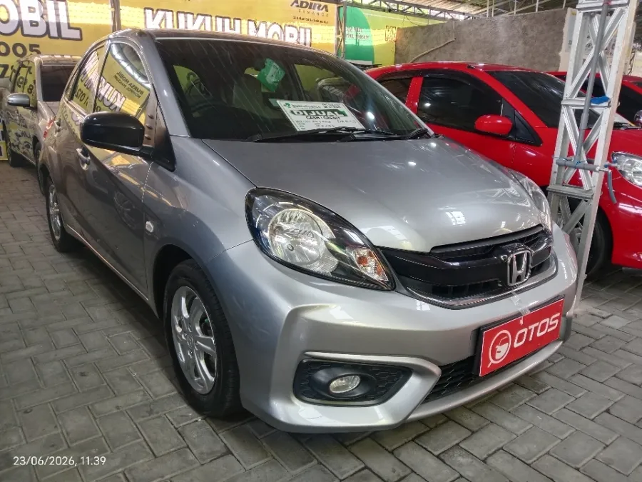 Foto Mobil Bekas Kanan Depan Honda Brio 1.2 Satya E tahun 2017