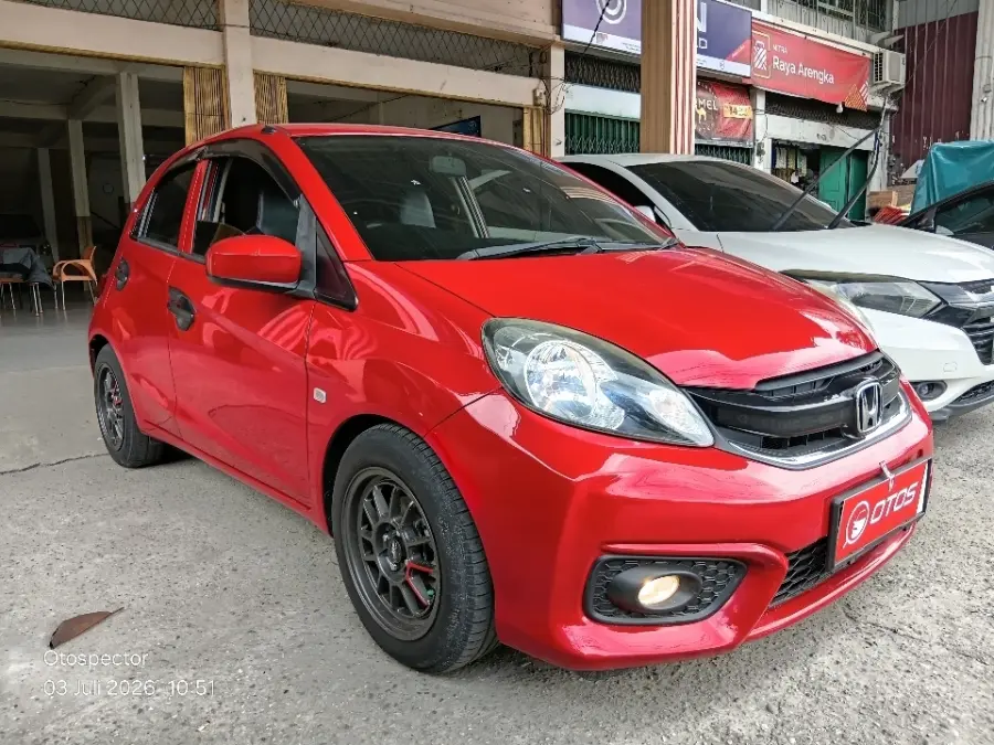 Foto Mobil Bekas Kanan Depan Honda Brio 1.2 Satya E tahun 2017
