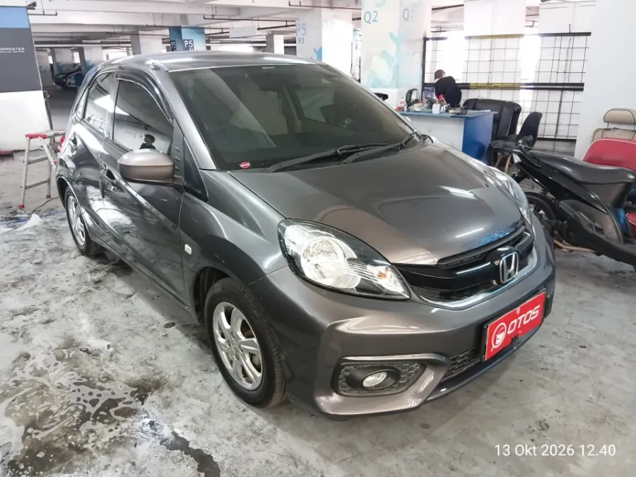 Foto Mobil Bekas Kanan Depan Honda Brio 1.2 Satya E tahun 2017