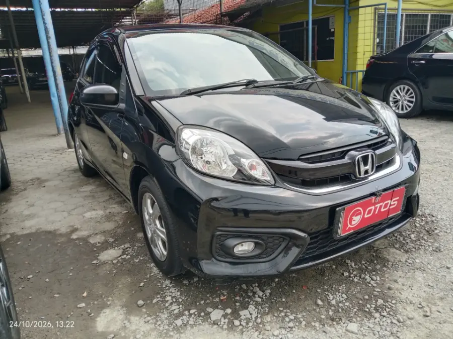 Foto Mobil Bekas Kanan Depan Honda Brio 1.2 Satya E tahun 2017