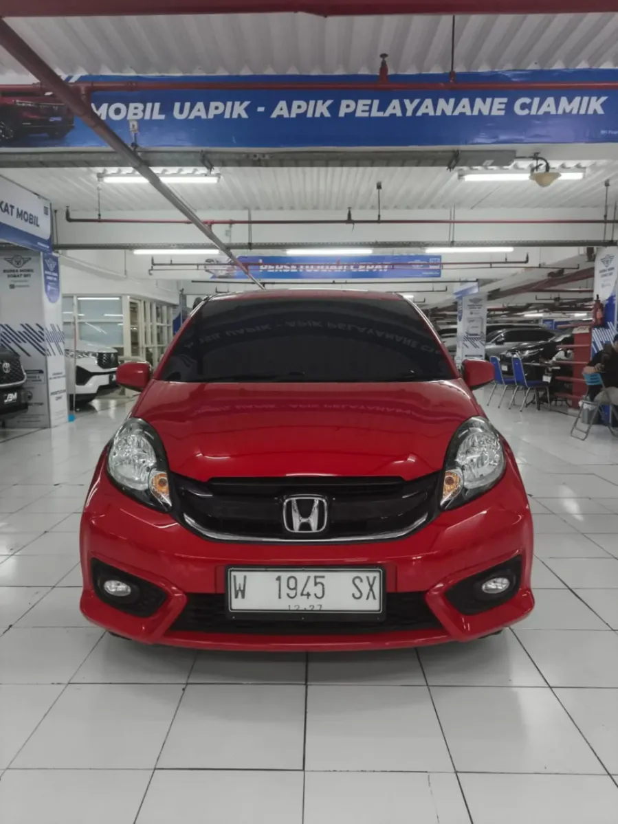 Foto Mobil Bekas Tampak Depan Honda Brio 1.2 Satya E tahun 2017