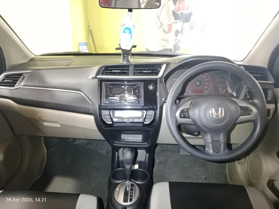 Foto Mobil Bekas Dashboard Honda Brio 1.2 Satya E tahun 2018
