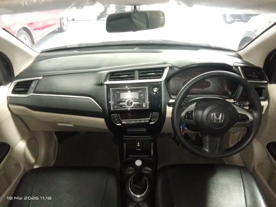 Foto Mobil Bekas Dashboard Honda Brio 1.2 Satya E tahun 2018