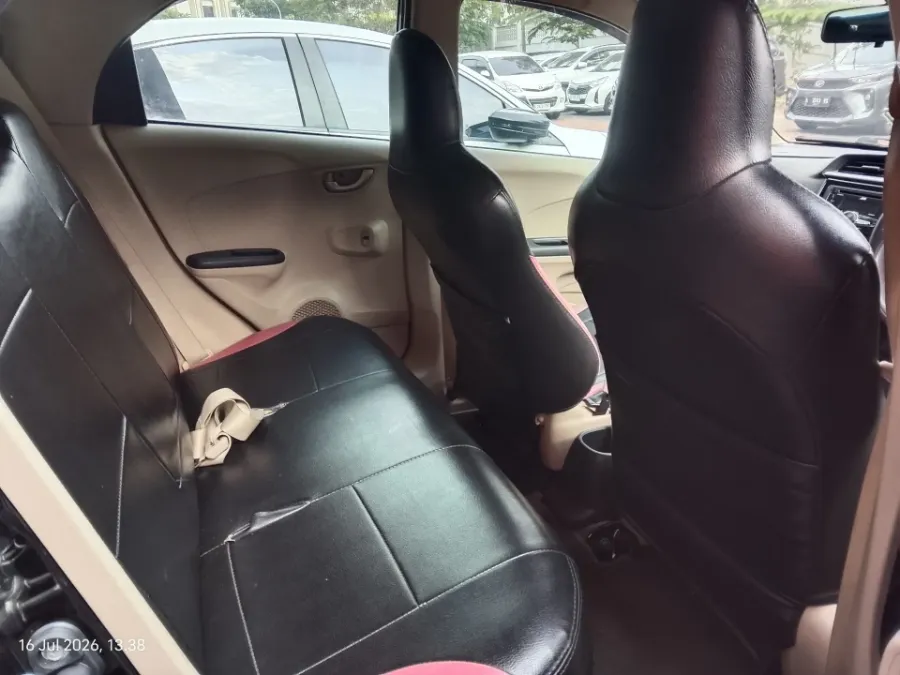 Foto Mobil Bekas Kabin Belakang Honda Brio 1.2 Satya E tahun 2018