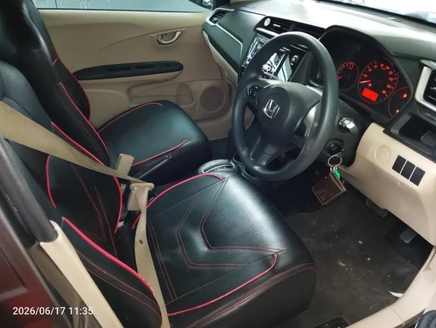Foto Mobil Bekas Kabin Depan Honda Brio 1.2 Satya E tahun 2018