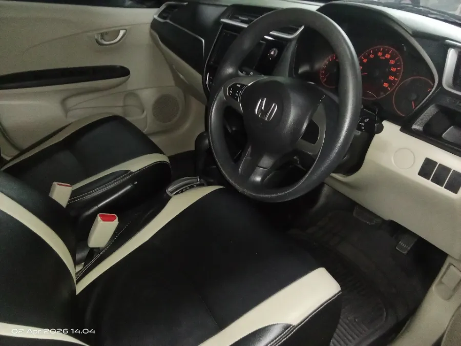 Foto Mobil Bekas Kabin Depan Honda Brio 1.2 Satya E tahun 2018