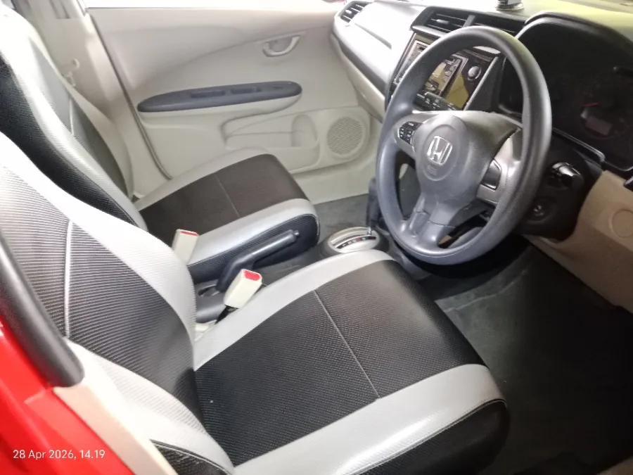 Foto Mobil Bekas Kabin Depan Honda Brio 1.2 Satya E tahun 2018