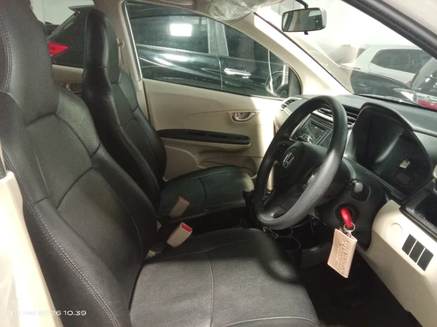 Foto Mobil Bekas Kabin Depan Honda Brio 1.2 Satya E tahun 2018