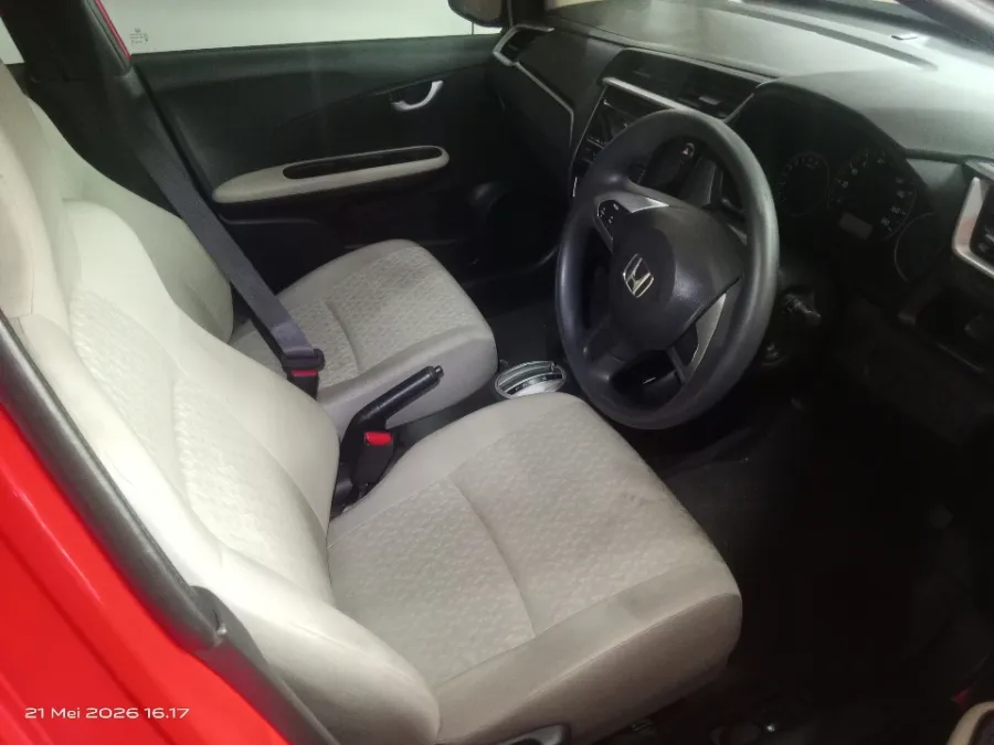 Foto Mobil Bekas Kabin Depan Honda Brio 1.2 Satya E tahun 2018