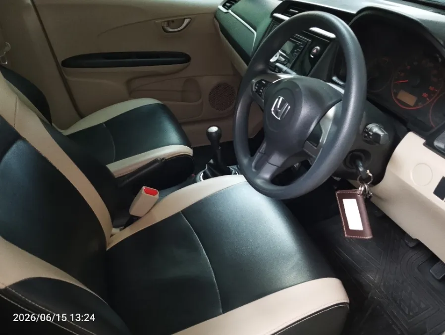 Foto Mobil Bekas Kabin Depan Honda Brio 1.2 Satya E tahun 2018