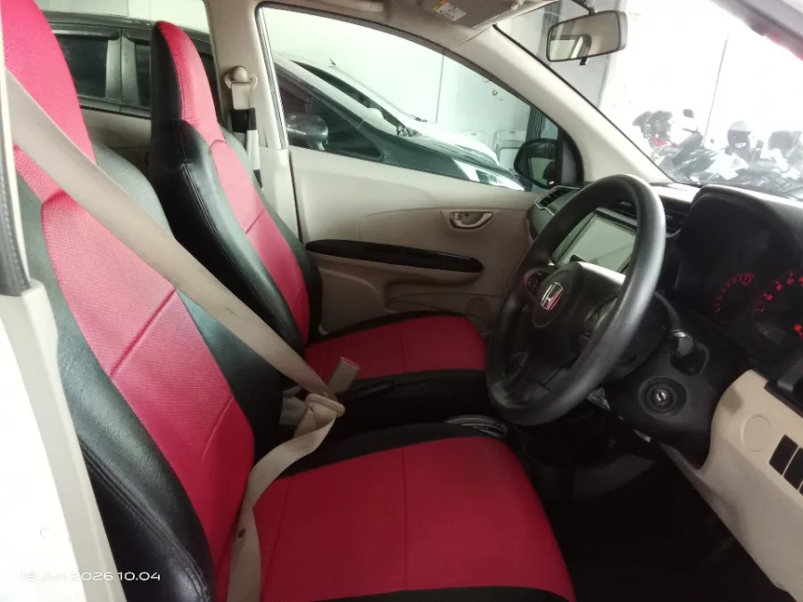 Foto Mobil Bekas Kabin Depan Honda Brio 1.2 Satya E tahun 2018