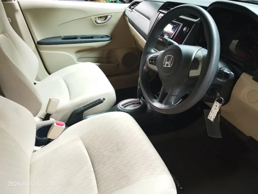 Foto Mobil Bekas Kabin Depan Honda Brio 1.2 Satya E tahun 2018