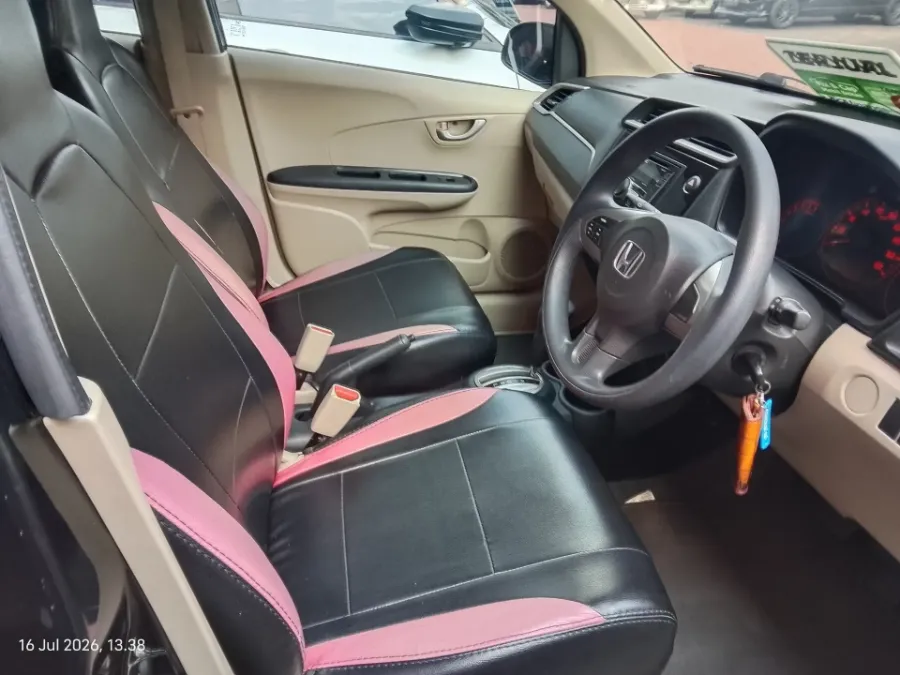 Foto Mobil Bekas Kabin Depan Honda Brio 1.2 Satya E tahun 2018