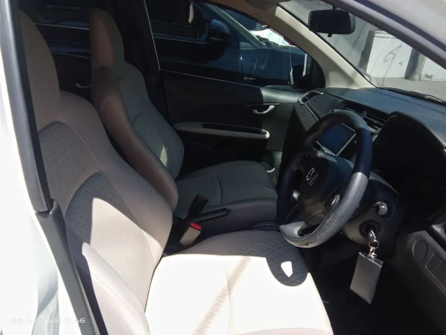 Foto Mobil Bekas Kabin Depan Honda Brio 1.2 Satya E tahun 2018