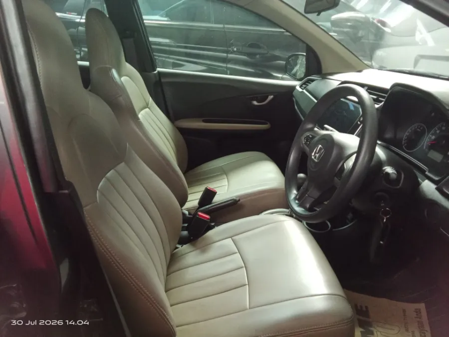 Foto Mobil Bekas Kabin Depan Honda Brio 1.2 Satya E tahun 2018