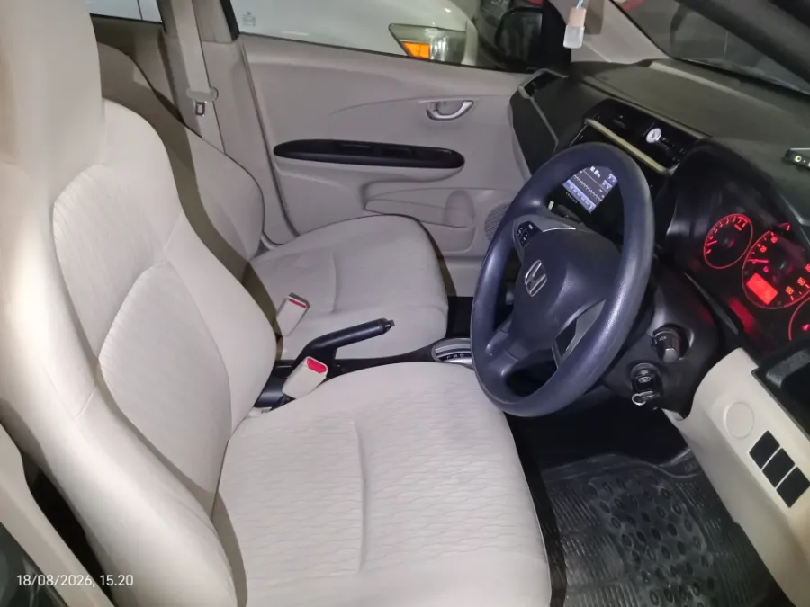 Foto Mobil Bekas Kabin Depan Honda Brio 1.2 Satya E tahun 2018