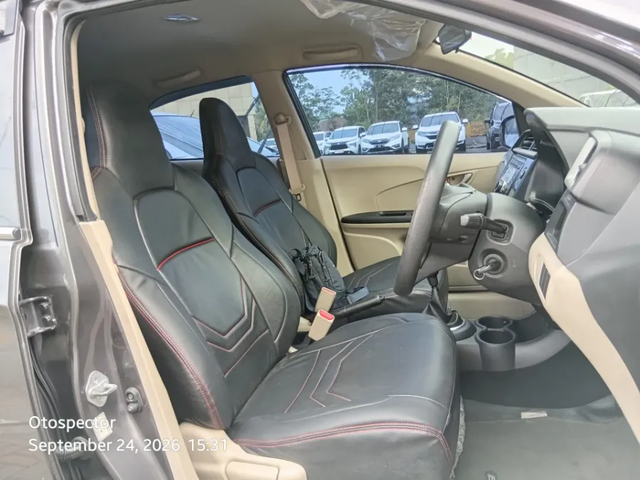 Foto Mobil Bekas Kabin Depan Honda Brio 1.2 Satya E tahun 2018