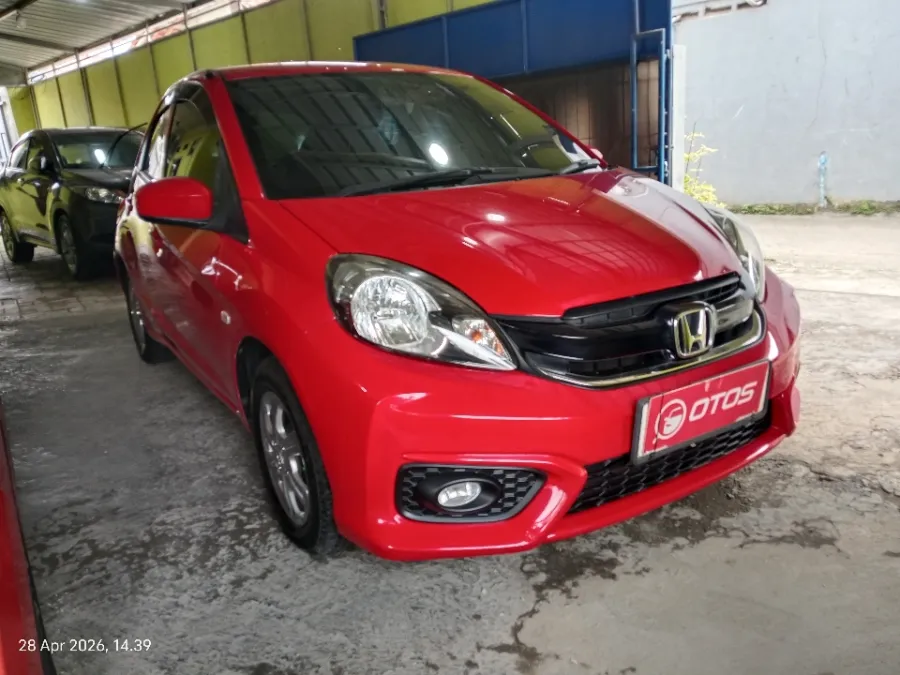 Foto Mobil Bekas Kanan Depan Honda Brio 1.2 Satya E tahun 2018