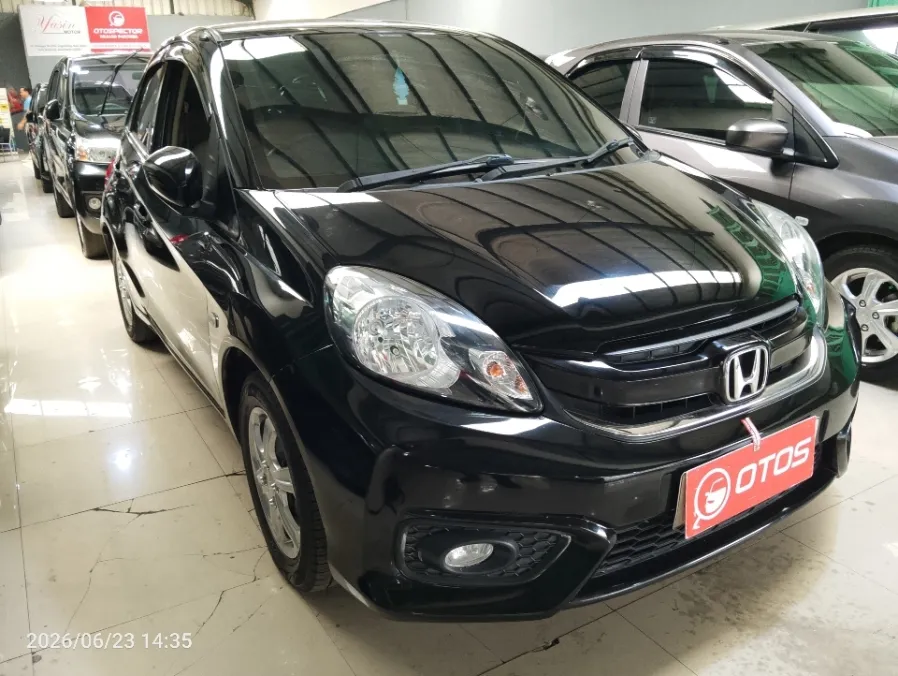 Foto Mobil Bekas Kanan Depan Honda Brio 1.2 Satya E tahun 2018