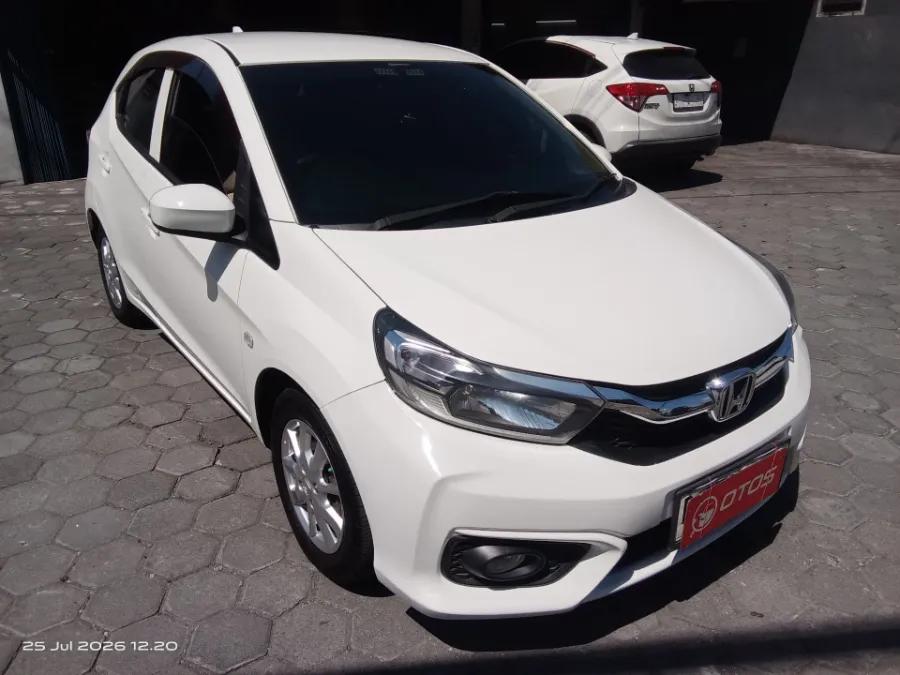 Foto Mobil Bekas Kanan Depan Honda Brio 1.2 Satya E tahun 2018