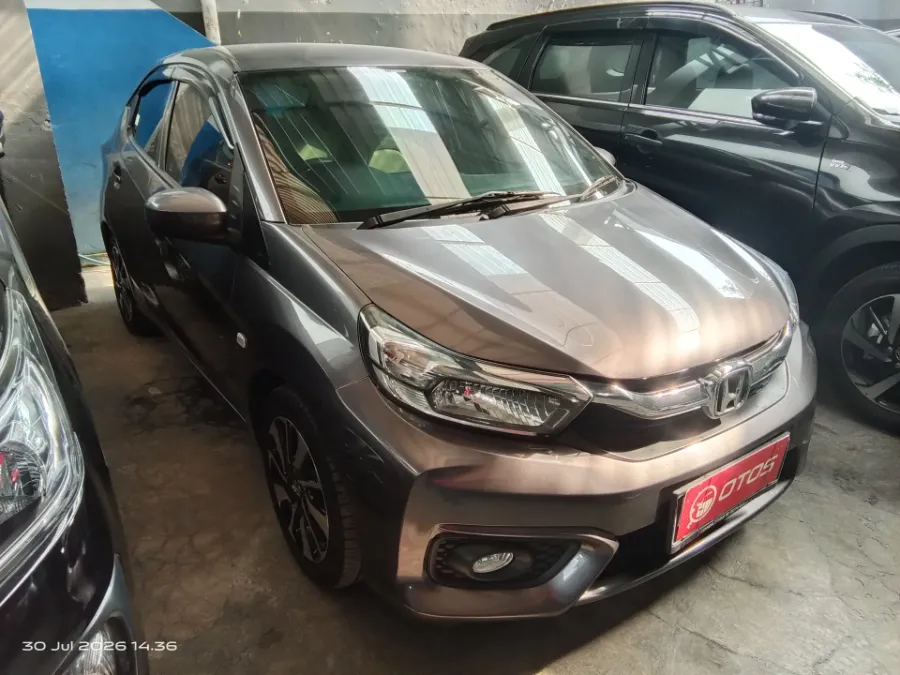 Foto Mobil Bekas Kanan Depan Honda Brio 1.2 Satya E tahun 2018