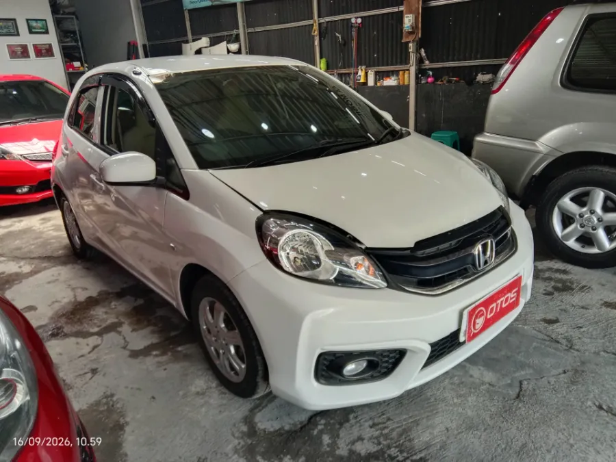 Foto Mobil Bekas Kanan Depan Honda Brio 1.2 Satya E tahun 2018