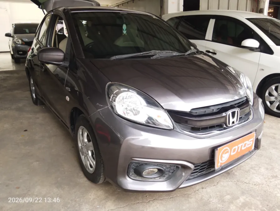 Foto Mobil Bekas Kanan Depan Honda Brio 1.2 Satya E tahun 2018
