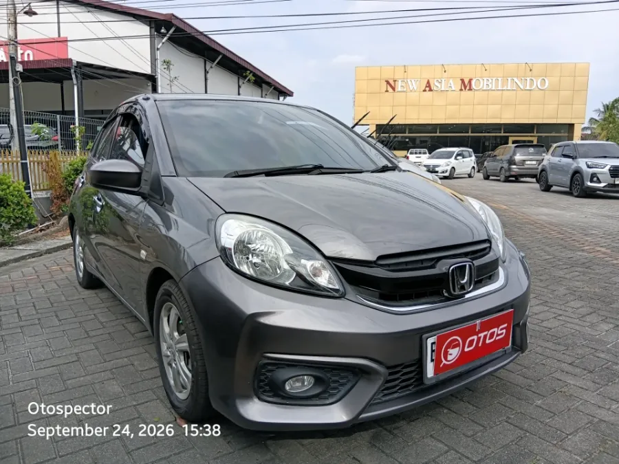 Foto Mobil Bekas Kanan Depan Honda Brio 1.2 Satya E tahun 2018