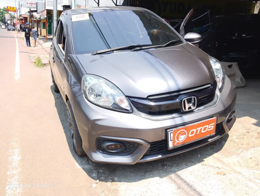 Foto Mobil Bekas Kanan Depan Honda Brio 1.2 Satya E tahun 2018
