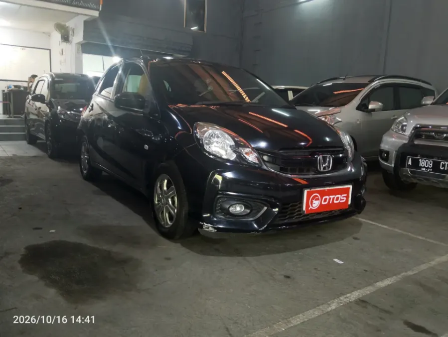 Foto Mobil Bekas Kanan Depan Honda Brio 1.2 Satya E tahun 2018