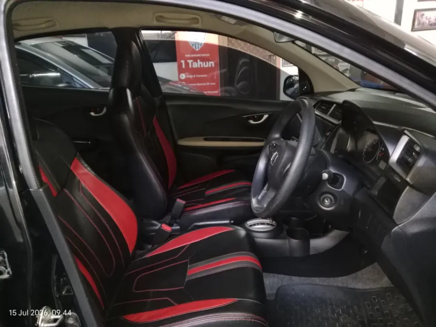 Foto Mobil Bekas Kabin Depan Honda Brio 1.2 Satya E tahun 2019