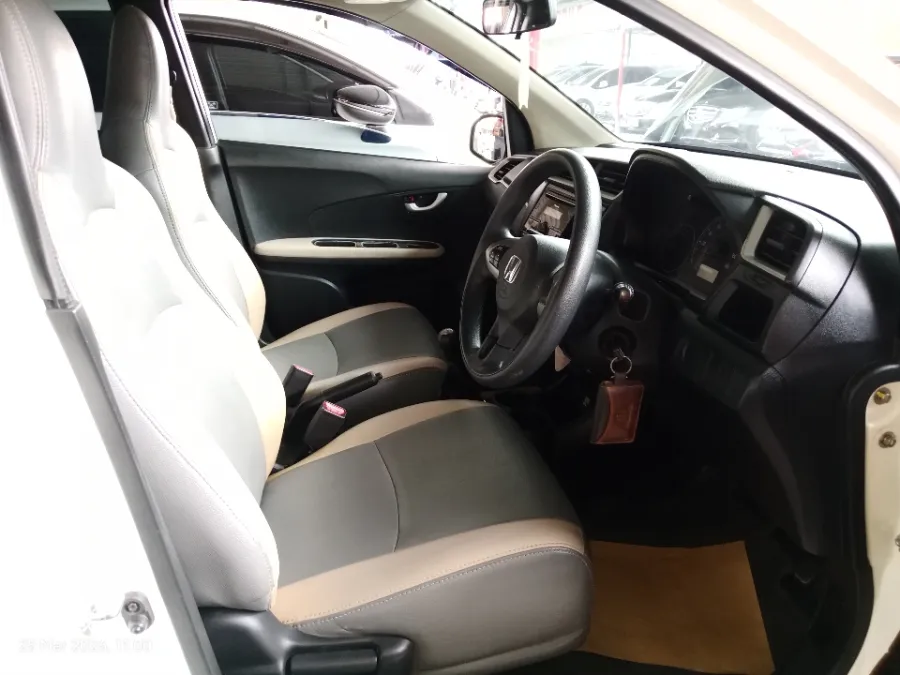 Foto Mobil Bekas Kabin Depan Honda Brio 1.2 Satya E tahun 2019