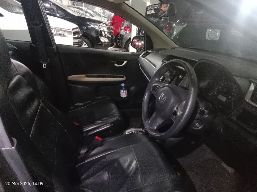 Foto Mobil Bekas Kabin Depan Honda Brio 1.2 Satya E tahun 2019