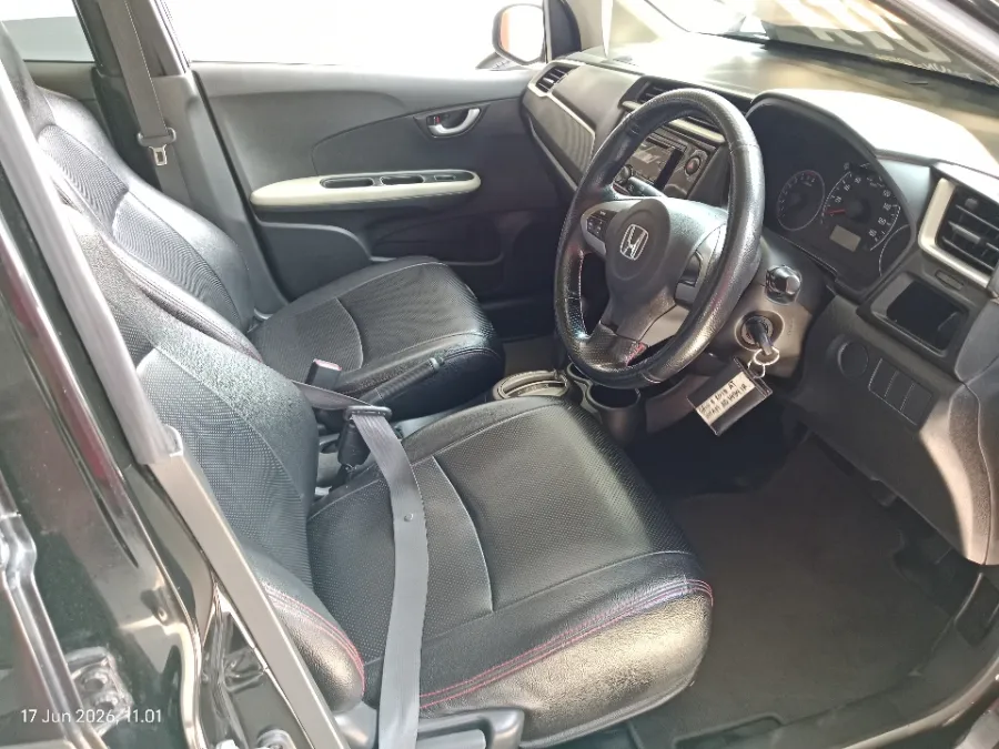 Foto Mobil Bekas Kabin Depan Honda Brio 1.2 Satya E tahun 2019