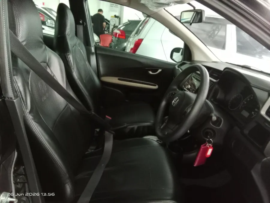 Foto Mobil Bekas Kabin Depan Honda Brio 1.2 Satya E tahun 2019