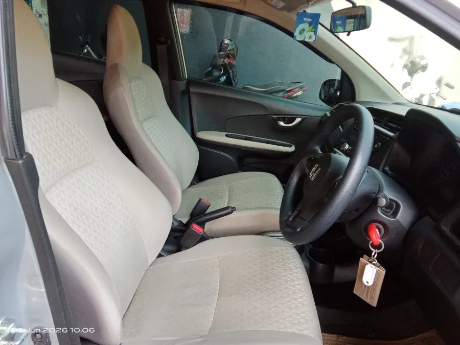 Foto Mobil Bekas Kabin Depan Honda Brio 1.2 Satya E tahun 2019