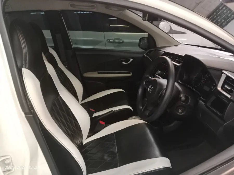 Foto Mobil Bekas Kabin Depan Honda Brio 1.2 Satya E tahun 2019