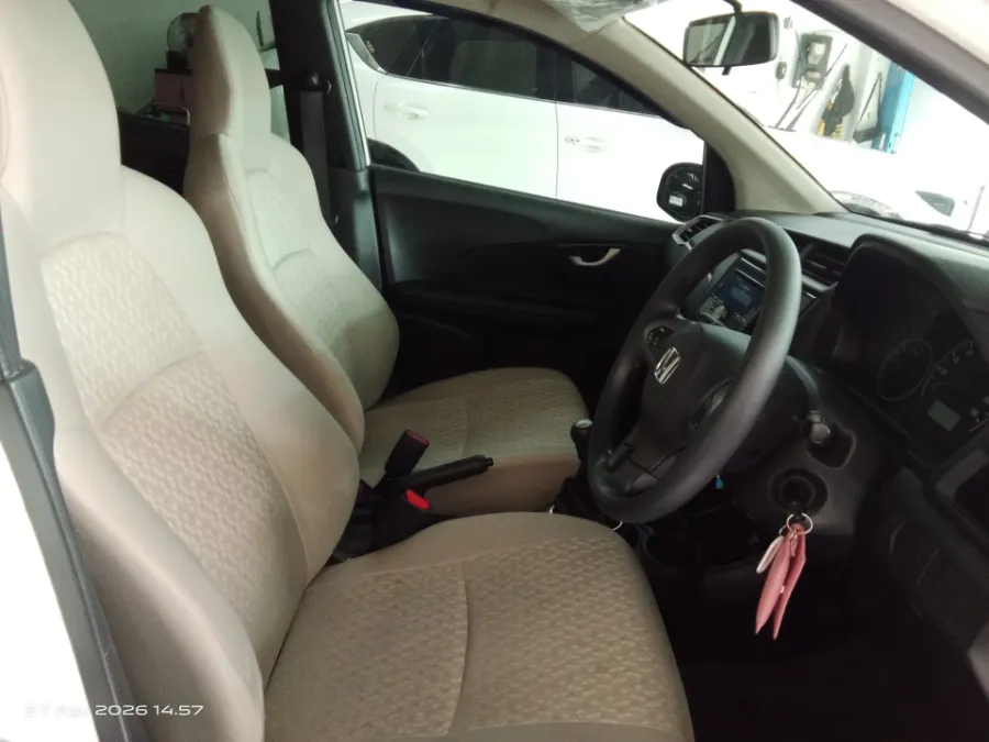 Foto Mobil Bekas Kabin Depan Honda Brio 1.2 Satya E tahun 2019