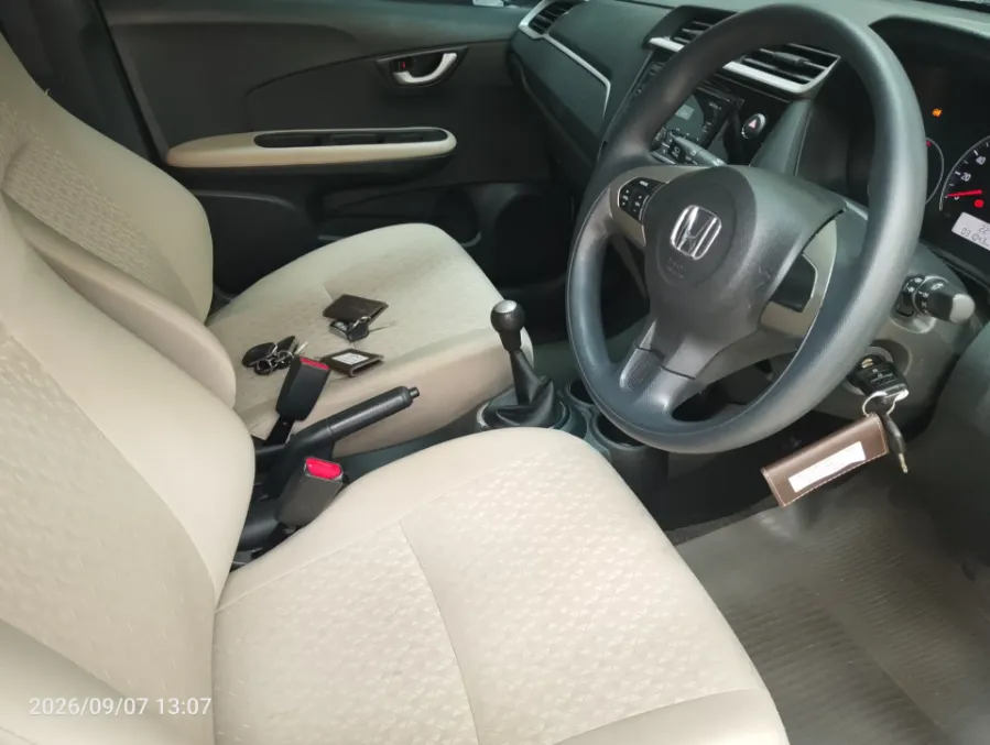 Foto Mobil Bekas Kabin Depan Honda Brio 1.2 Satya E tahun 2019