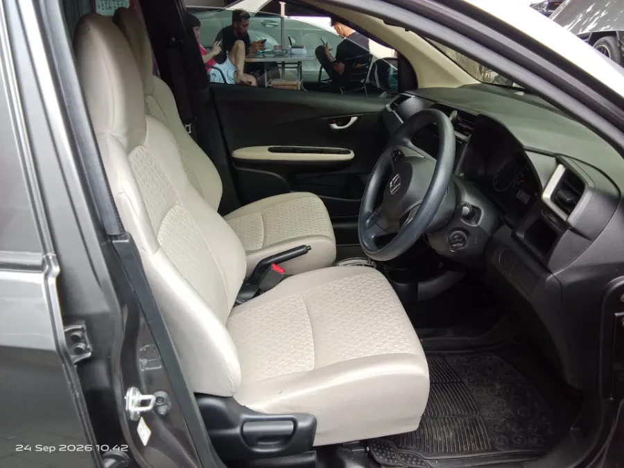 Foto Mobil Bekas Kabin Depan Honda Brio 1.2 Satya E tahun 2019