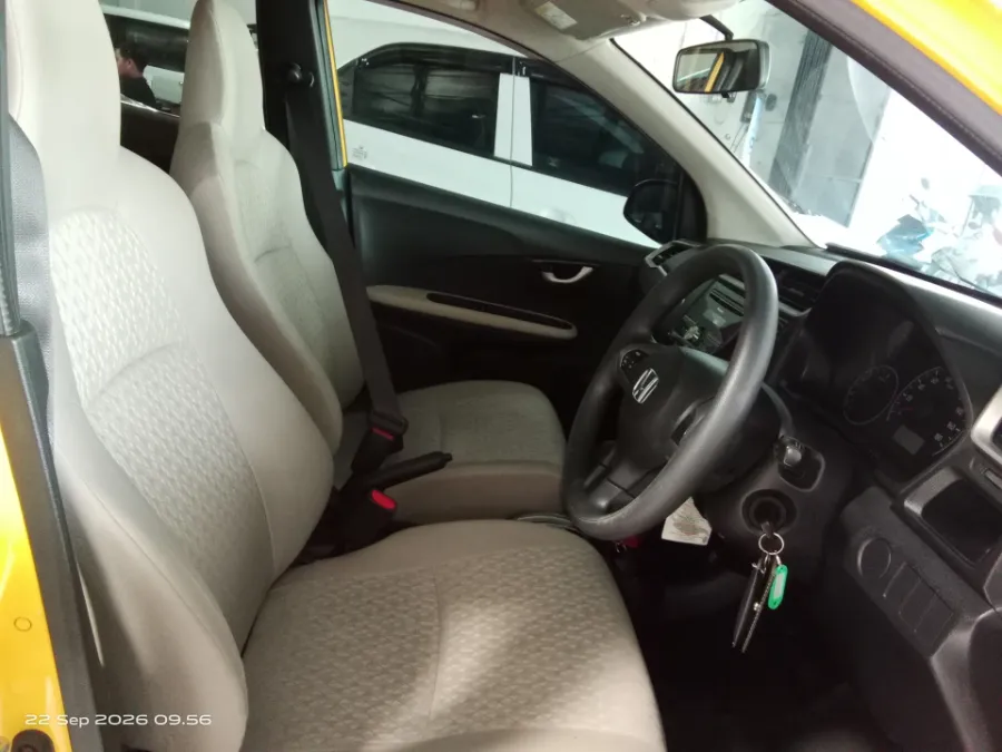 Foto Mobil Bekas Kabin Depan Honda Brio 1.2 Satya E tahun 2019