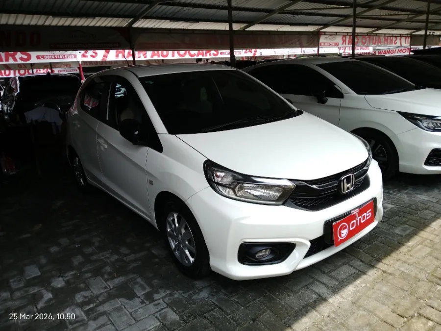 Foto Mobil Bekas Kanan Depan Honda Brio 1.2 Satya E tahun 2019