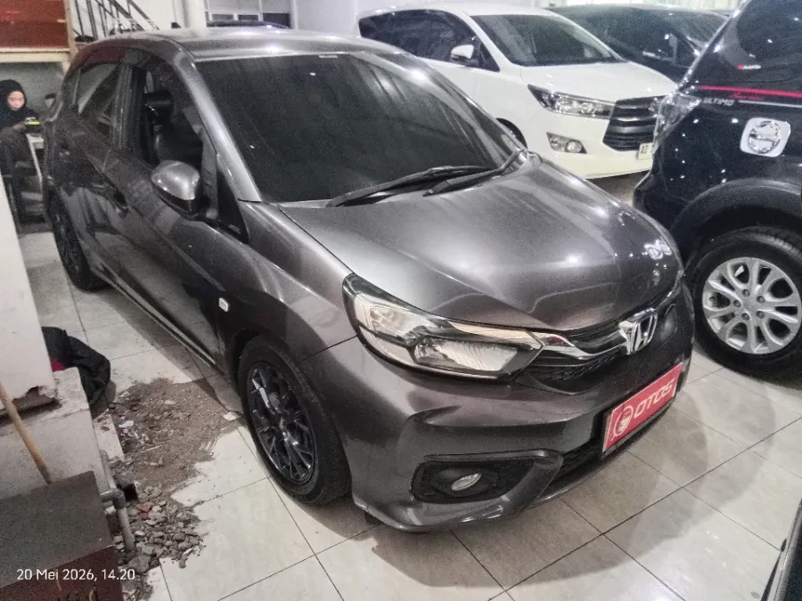 Foto Mobil Bekas Kanan Depan Honda Brio 1.2 Satya E tahun 2019