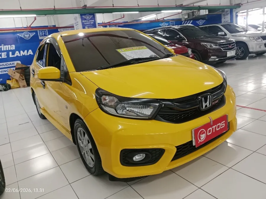 Foto Mobil Bekas Kanan Depan Honda Brio 1.2 Satya E tahun 2019