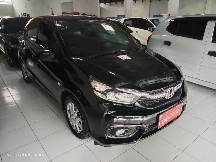 Foto Mobil Bekas Kanan Depan Honda Brio 1.2 Satya E tahun 2019