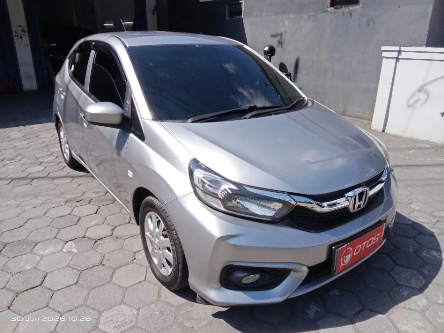 Foto Mobil Bekas Kanan Depan Honda Brio 1.2 Satya E tahun 2019