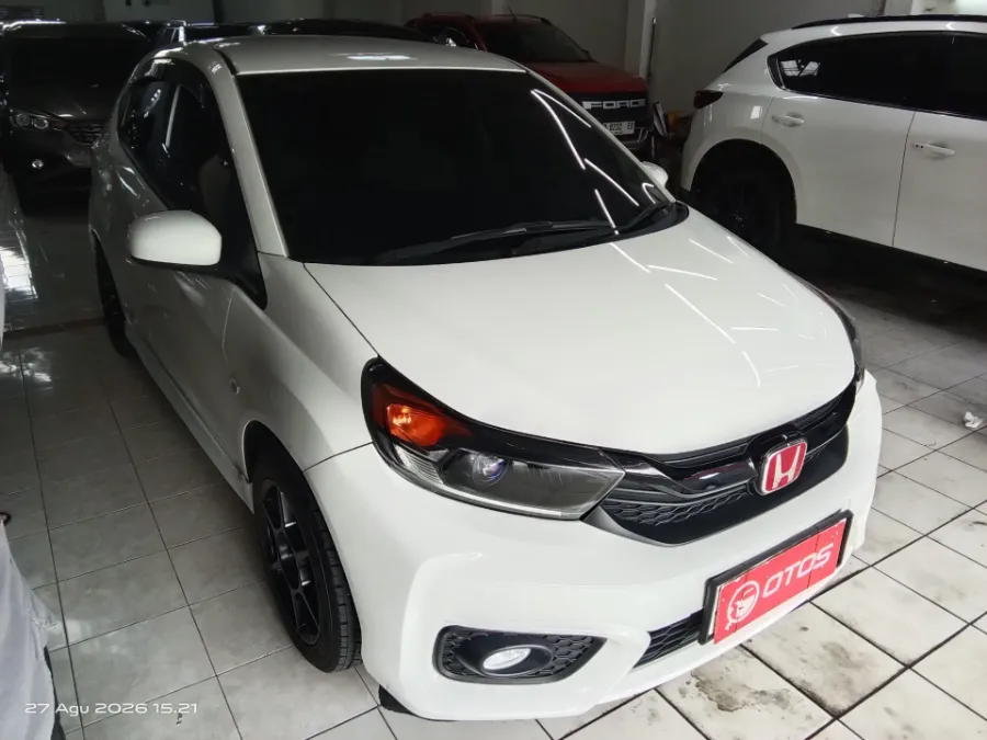 Foto Mobil Bekas Kanan Depan Honda Brio 1.2 Satya E tahun 2019