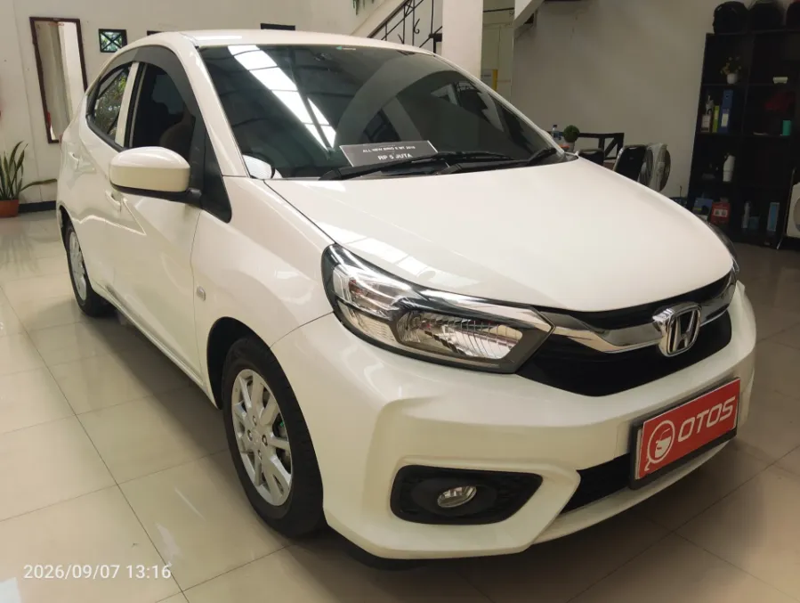 Foto Mobil Bekas Kanan Depan Honda Brio 1.2 Satya E tahun 2019